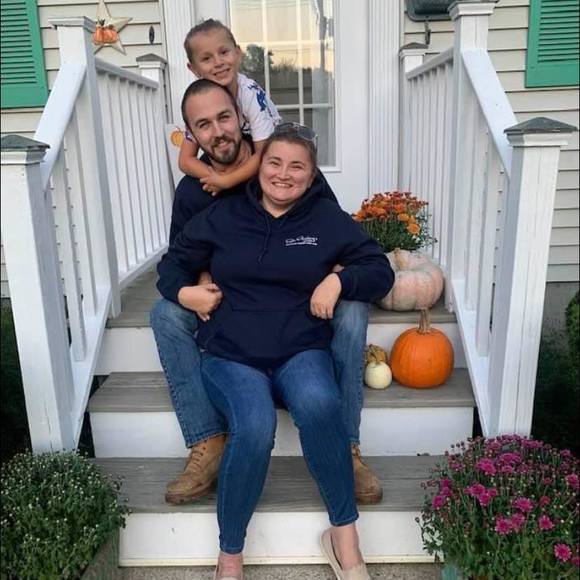 Meet your Posher, Hayley - Picture 1 of 1